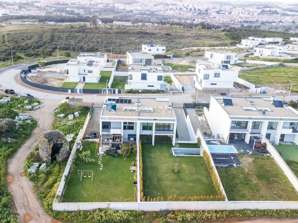Moradia T4 – Empreendimento Sky City - Serra de Carnaxide - Image 53
