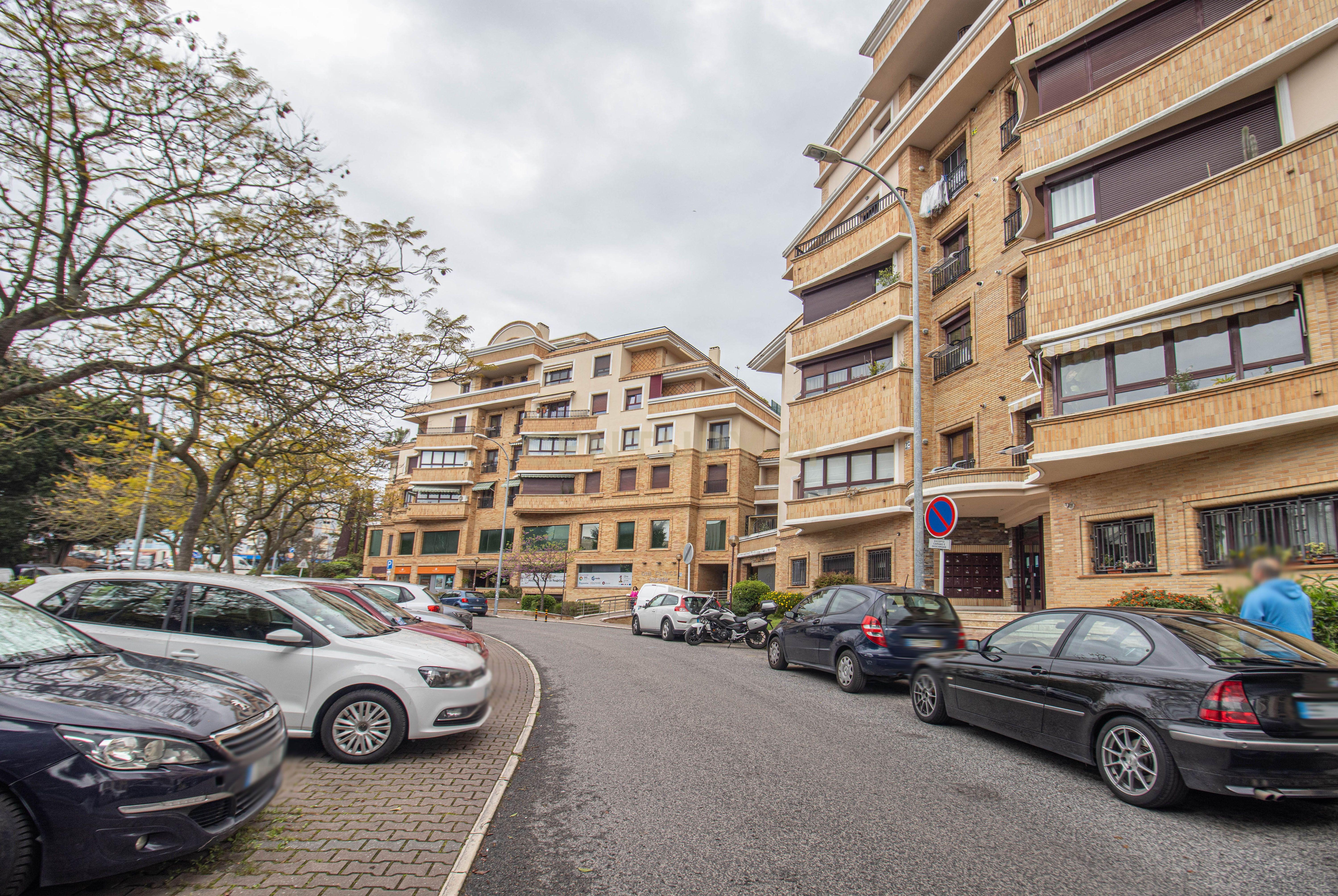 Apartamento T4 no Real Forte c/ 2 Box - Image 31