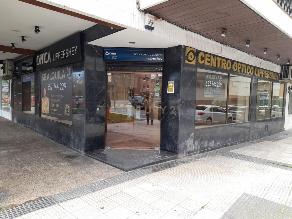 Espaço Comercial Versátil em Madrid - 243m² com Ar Condicionado - Image 1