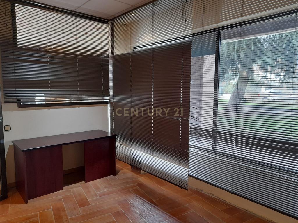 Espaço Comercial Versátil em Madrid - 243m² com Ar Condicionado - Image 9