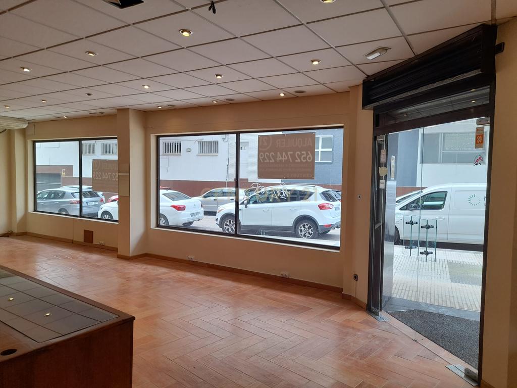 Espaço Comercial Versátil em Madrid - 243m² com Ar Condicionado - Image 6