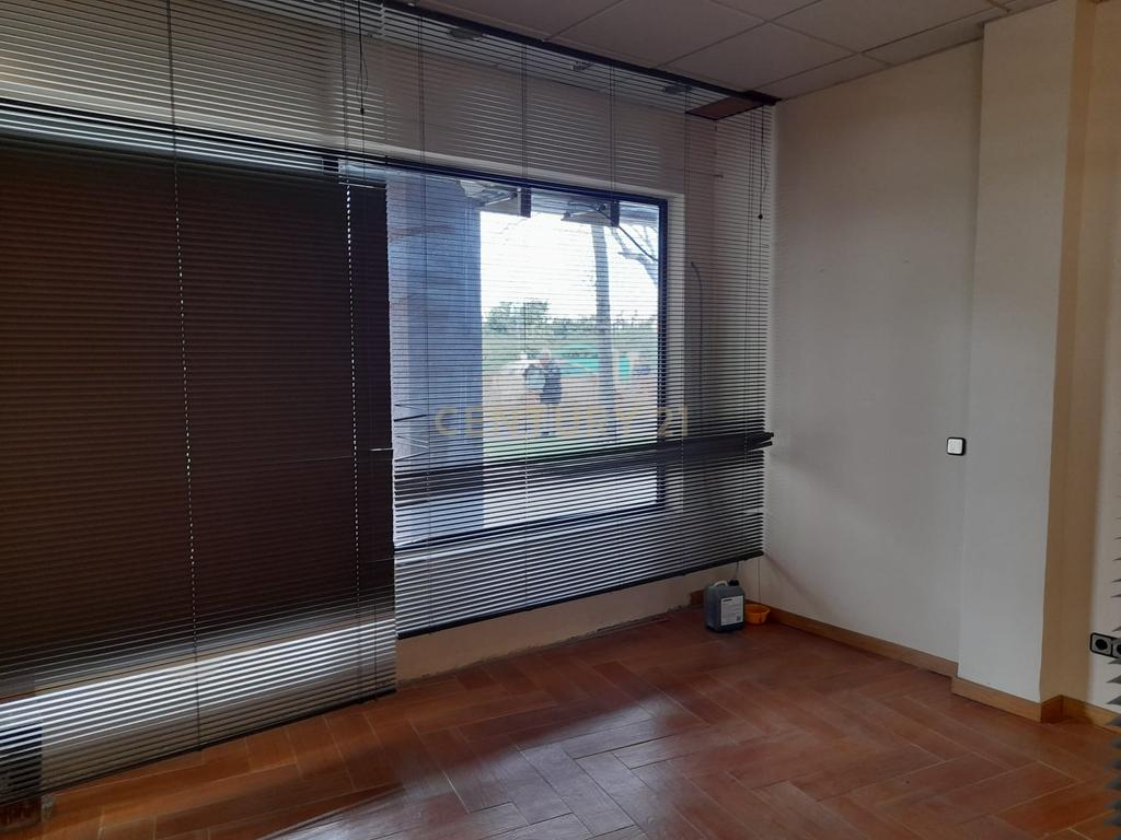 Espaço Comercial Versátil em Madrid - 243m² com Ar Condicionado - Image 11
