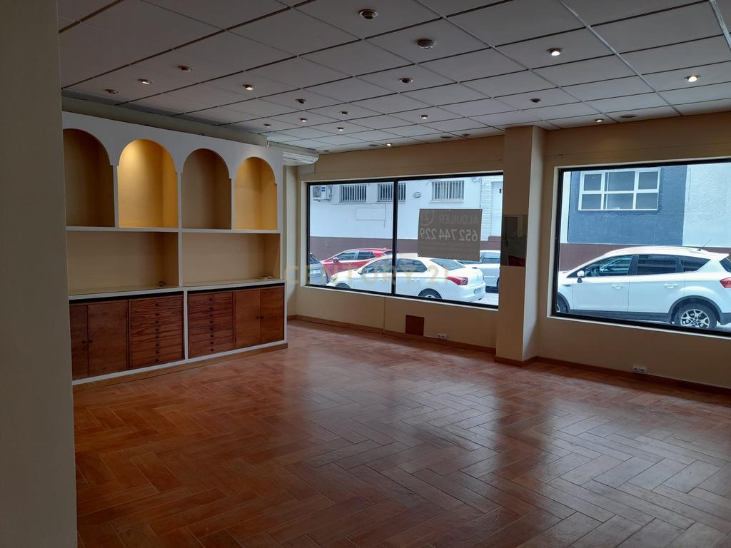 Espaço Comercial Versátil em Madrid - 243m² com Ar Condicionado - Image 13