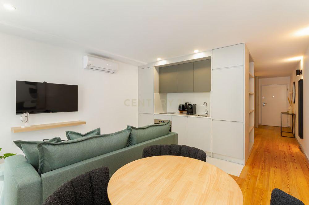 Apartamento T1 com Licença AL e Estacionamento – Rua da Vitória, Porto - Image 7