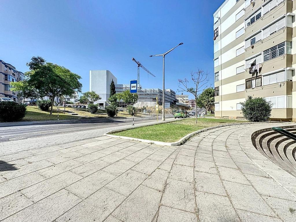 Loja pronta a estrear na Cruz de Pau – equipada, remodelada e com potencial para vários negócios!  - Image 26