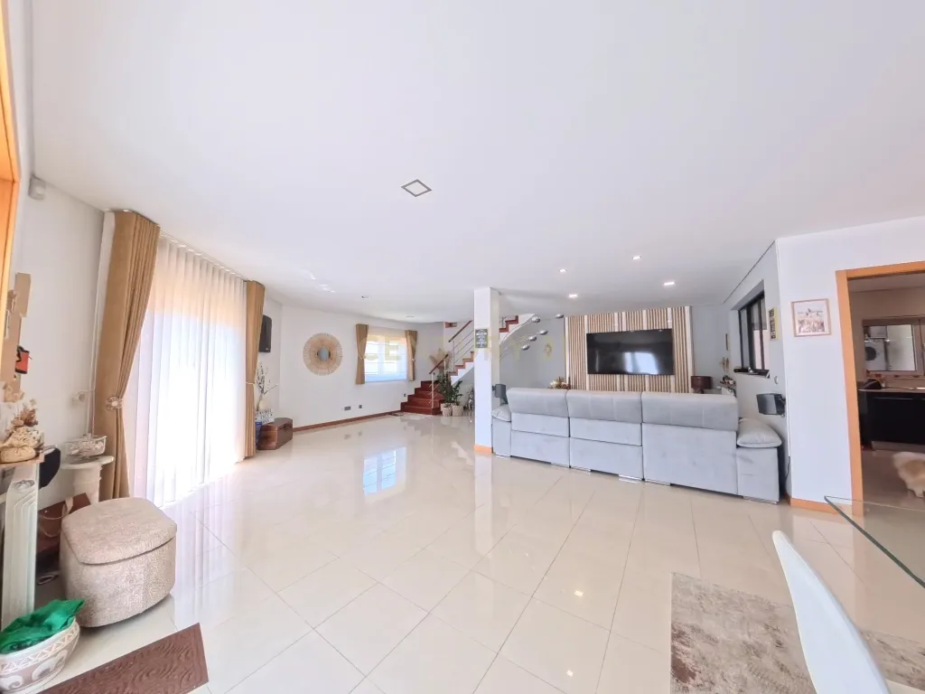 Moradia T4 em Esposende com Jardim e Garagem - Image 5