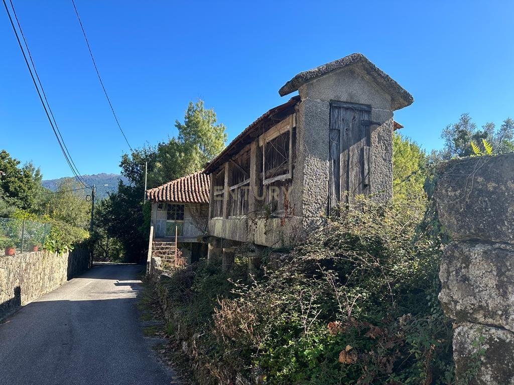 Casa para restauro em Terras de Bouro - Image 2
