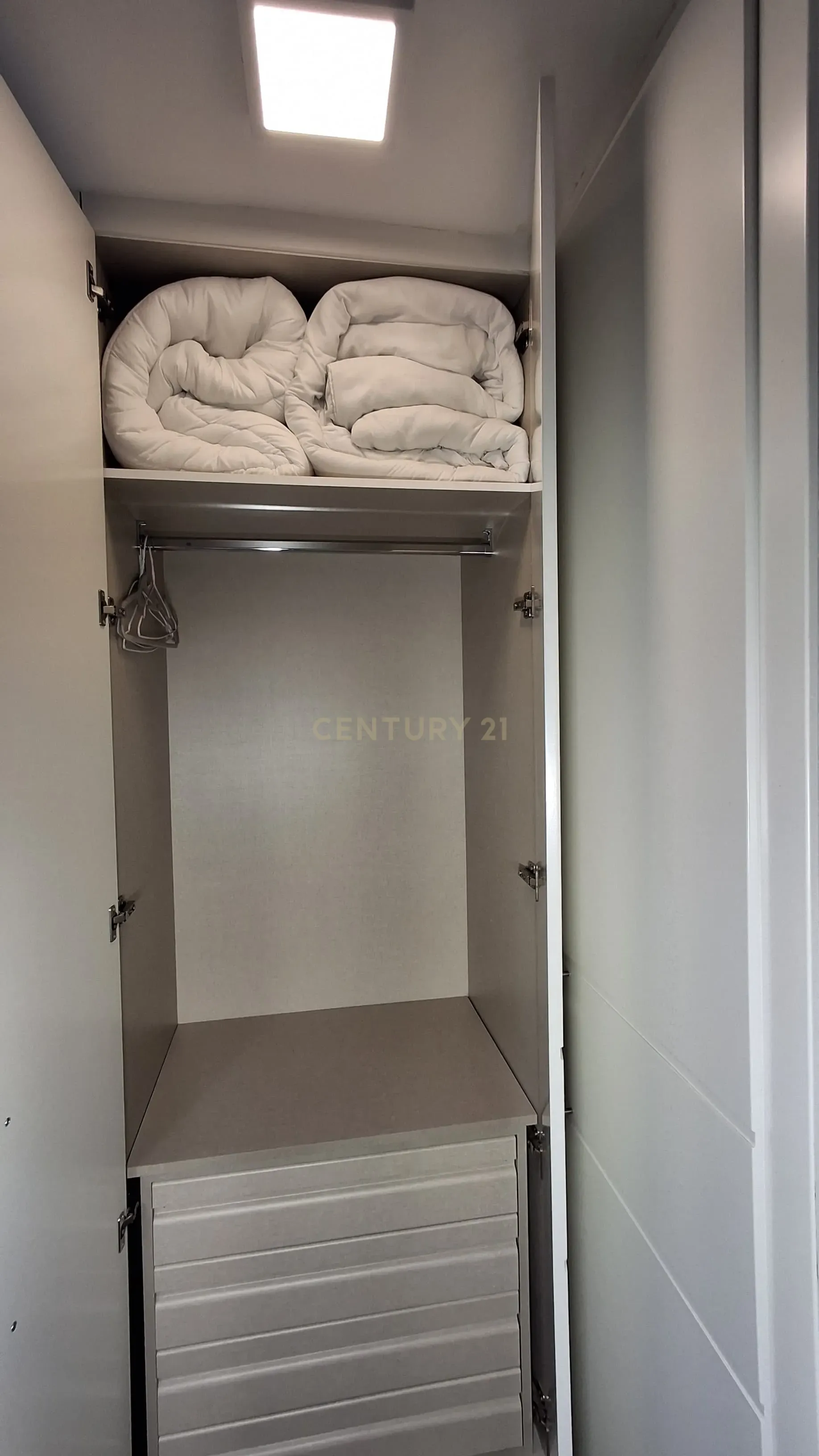 Oportunidade de Investimento em Arturo Soria! Loft Dividido em 2 Unidades Independentes – Flexibilidade, Rentabilidade e Estilo - Image 13