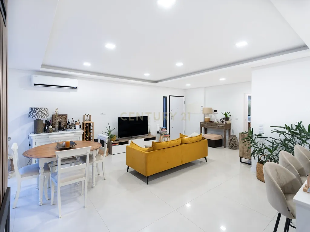 Moradia T3+1 Térrea de gaveto com Piscina, Domótica e Espaço Exterior | Fernão Ferro - Image 24