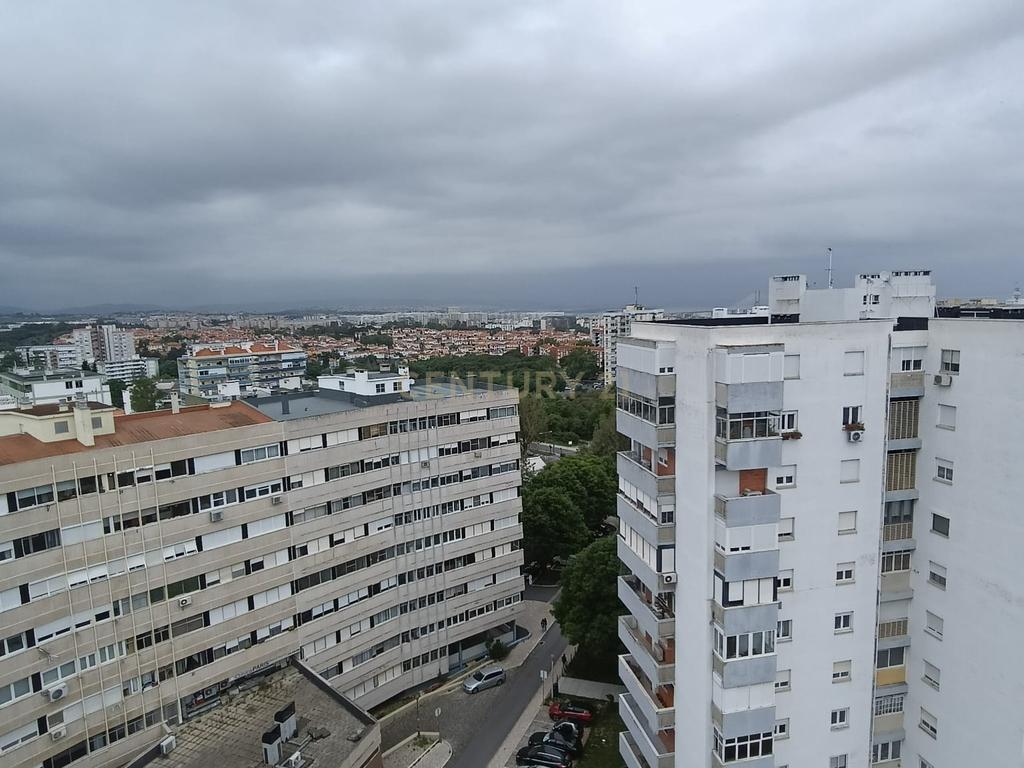 Apartamento 4 assoalhadas (T3) nos Olivais. Conforto e conveniência no coração da cidade - Image 3