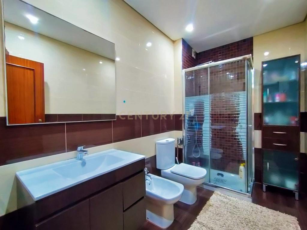 Apartamento T3 com Terraço e Vista na Póvoa de Varzim - Image 27