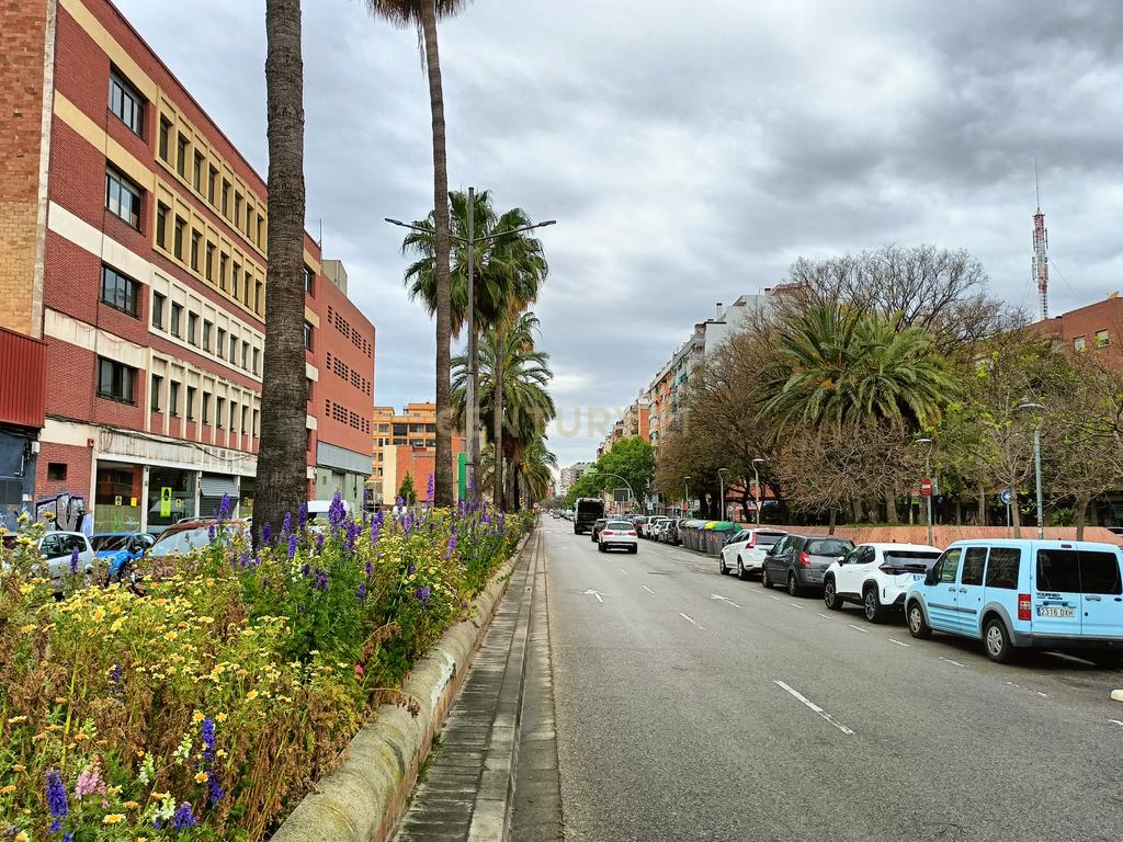 Local Comercial em Barcelona com Acessibilidade e Potencial - Image 12