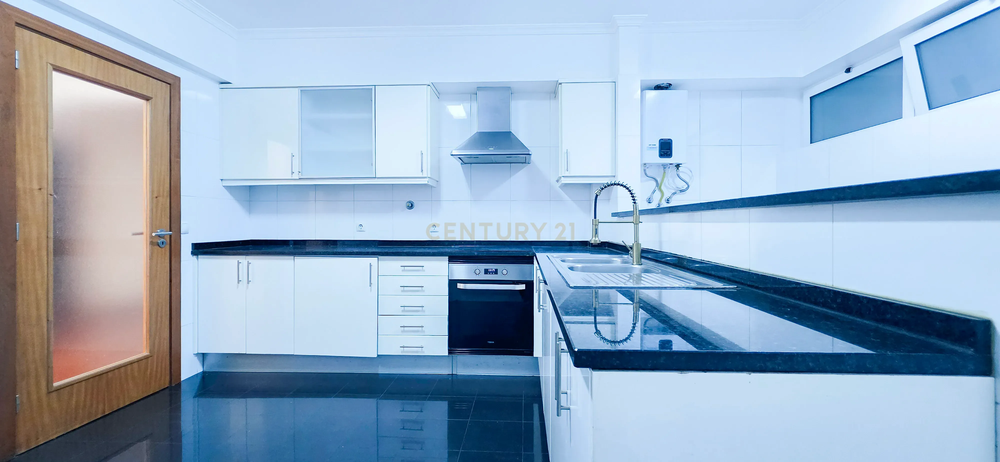 Fotografia 5 de Apartamento T2+1 em Santo António