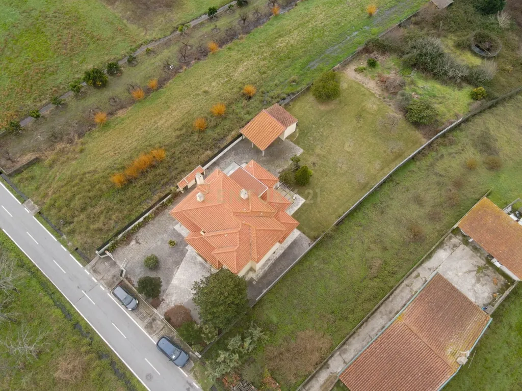 Moradia T5 - C/ terreno - Excelente estado - Image 3