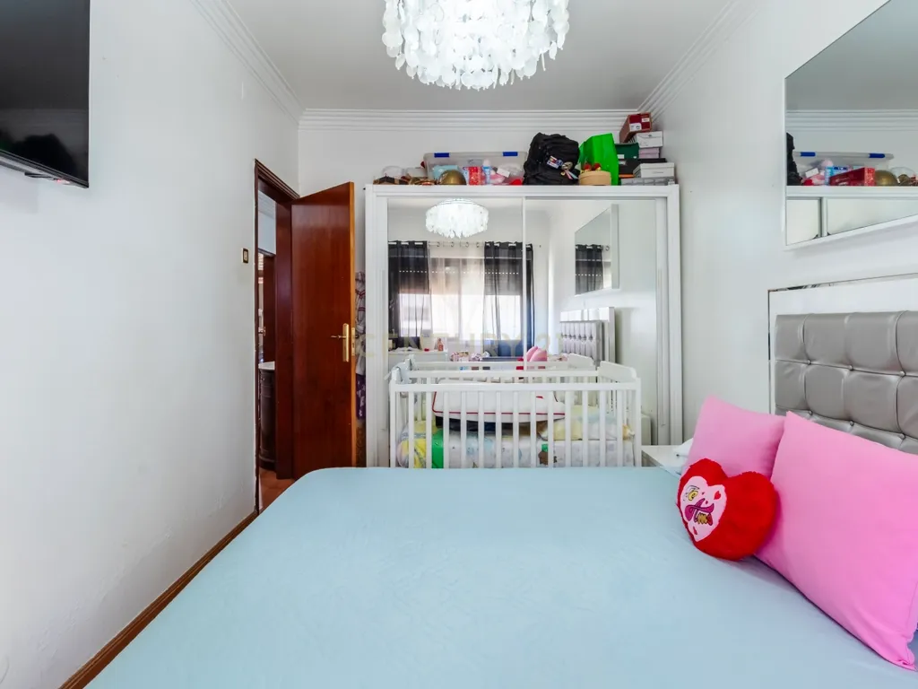 T2 com Potencial no Coração de Cacilhas Prático, Central e com o Charme da Tradição - Image 11