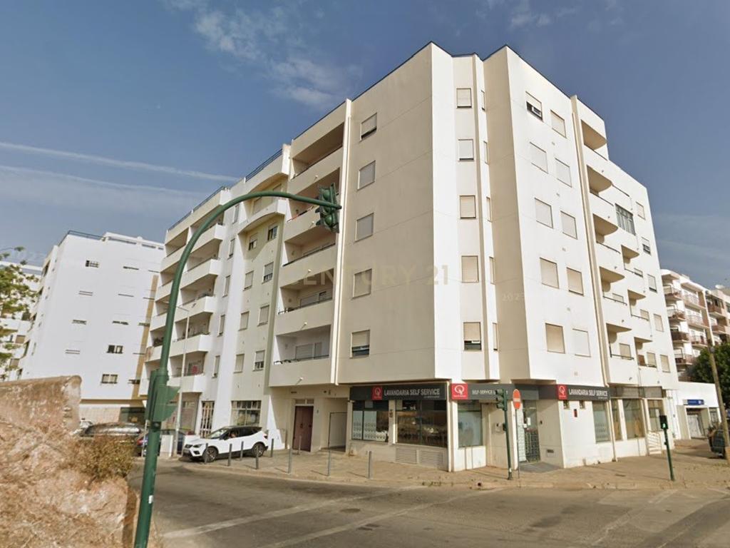 Apartamento T3 – Centro de Portimão - Image 1