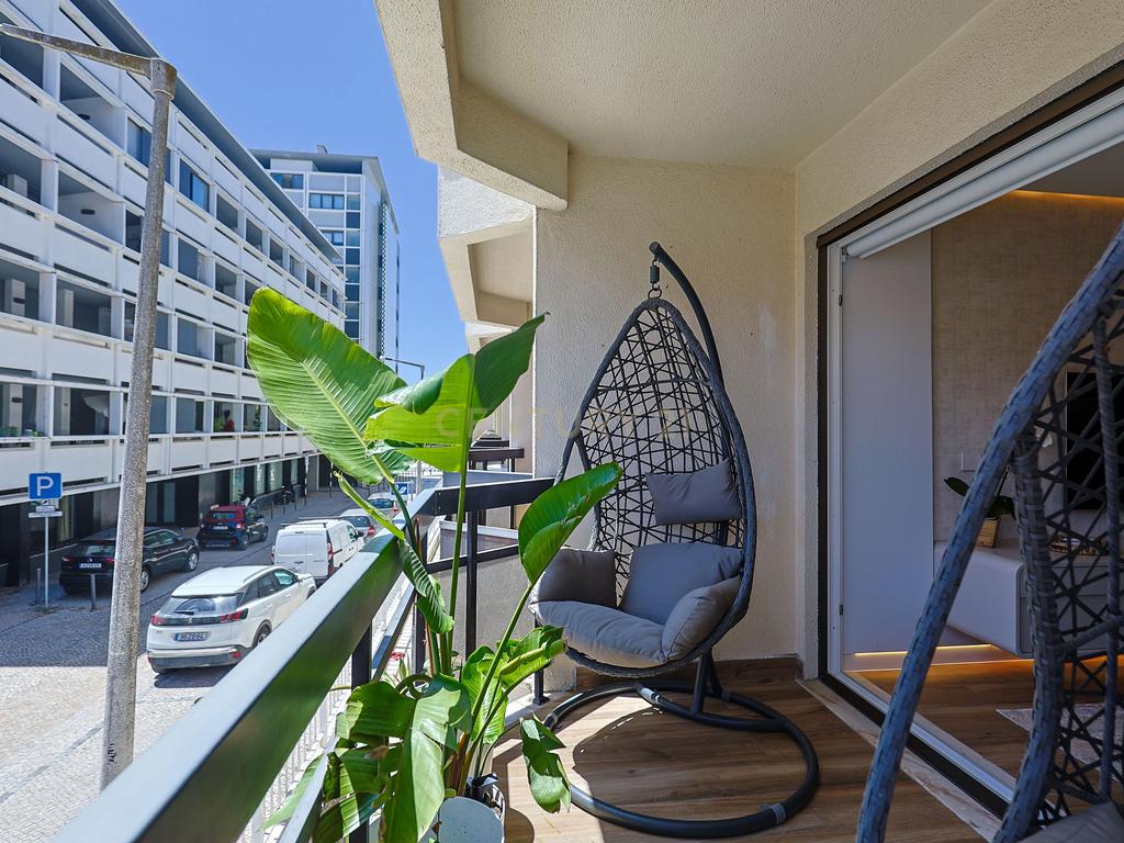 T1 moderno com domótica e piscina – Costa da Caparica - Image 23