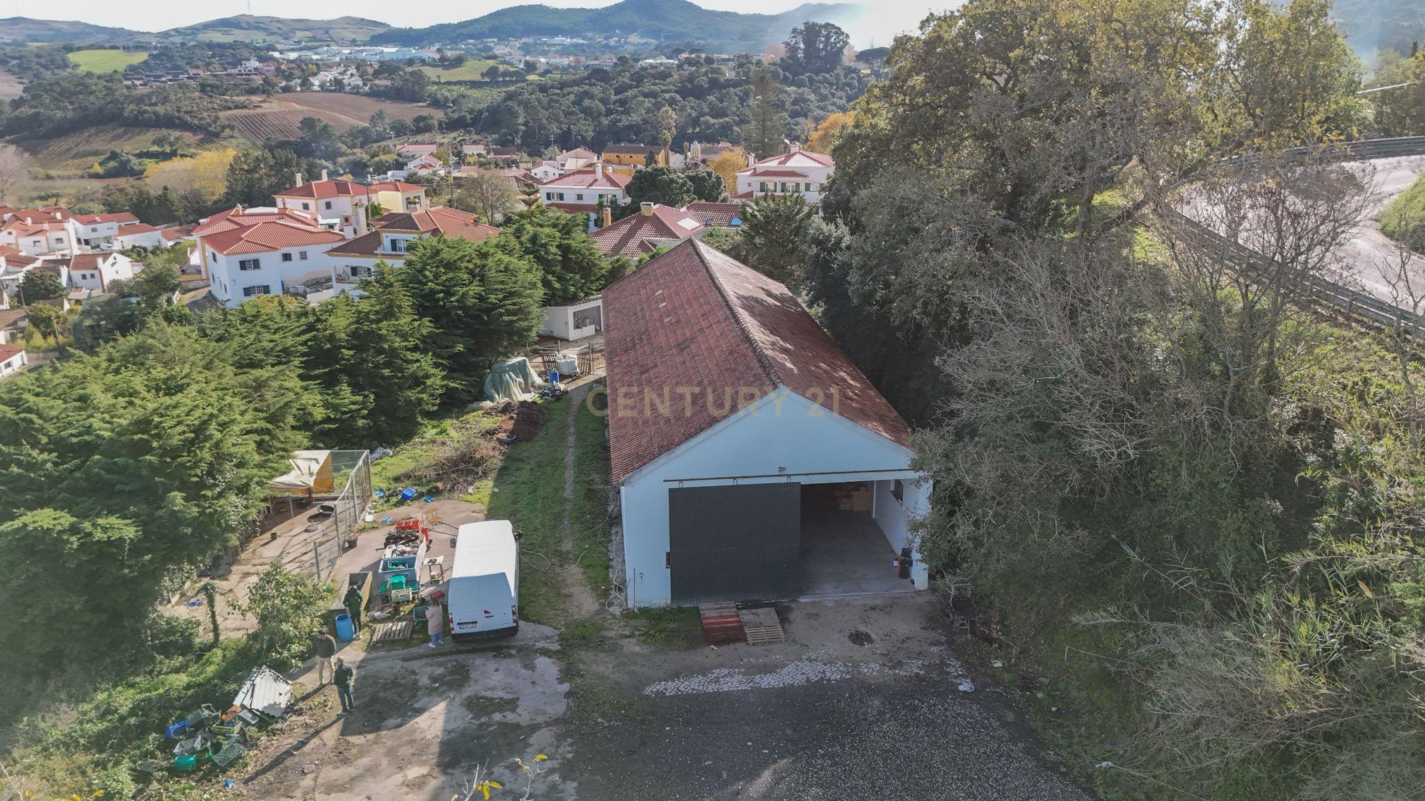Armazém com Terreno — Oportunidade Única em Mafra (Gradil)