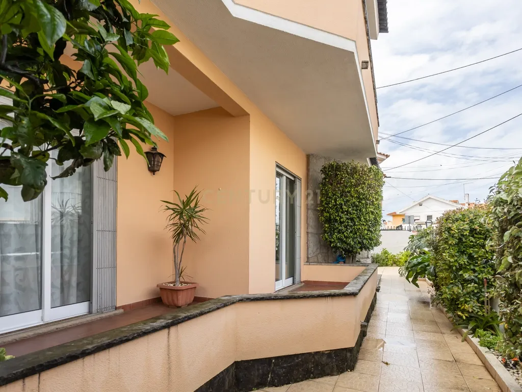 Moradia T5 com cave, garagem e espaço exterior na Madorna - Parede - Cascais - Image 34