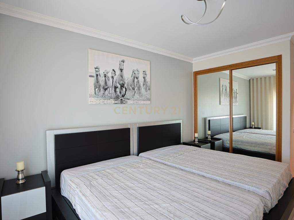 T3 com 160 m², Box para 2 carros e Arrecadação – Lumiar / Ameixoeira - Image 14