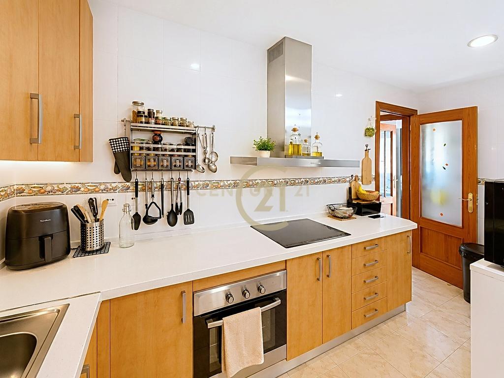 Cobertura de 5 Quartos com Terraço e Churrasqueira: Ideal para Família Numerosa ou Segregação em 2 Habitações! - Image 13