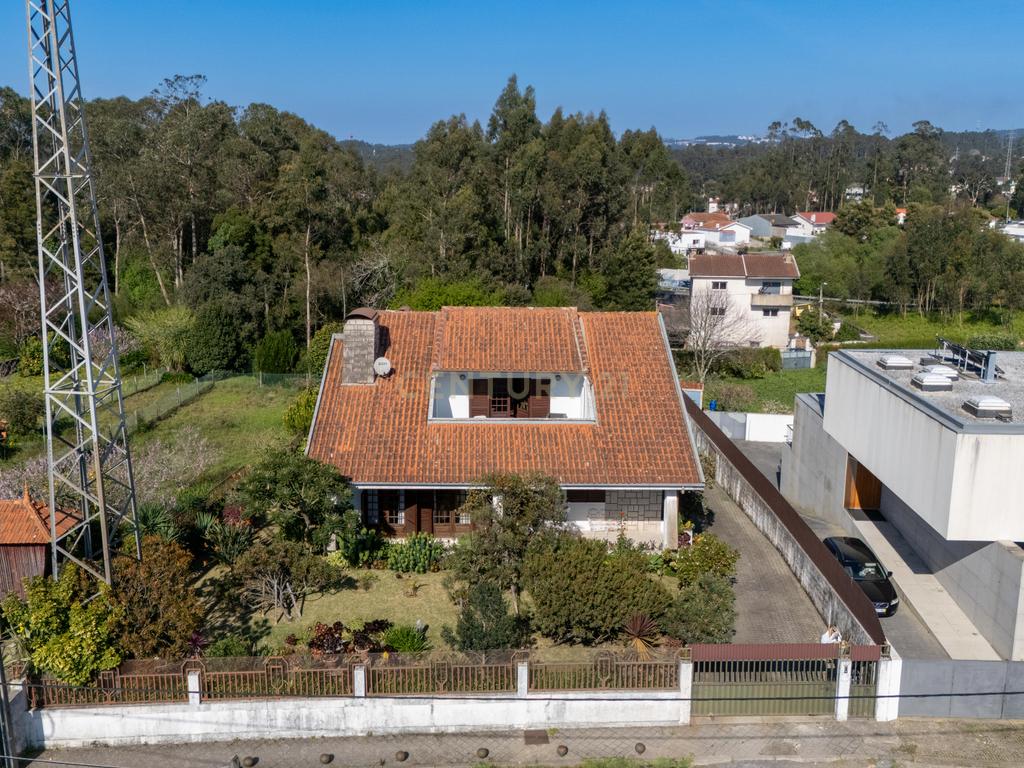 Moradia T4 com 392 m² e terreno de 1.070 m² | Anta - Image 16