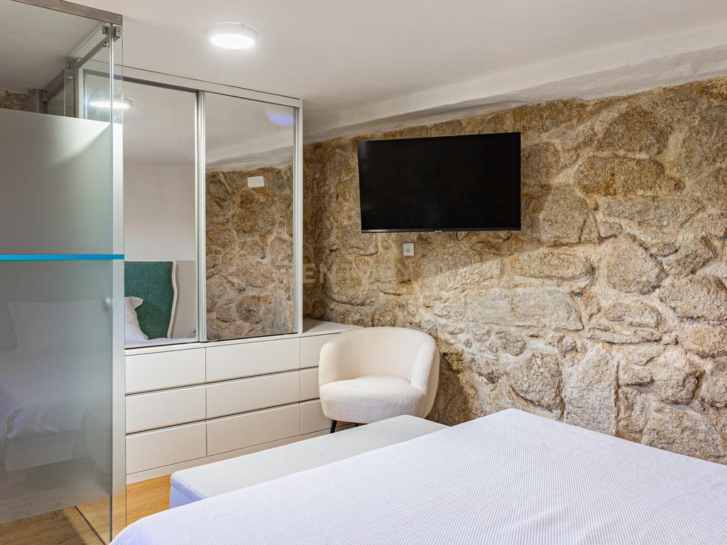 Um Refúgio no Gerês com 2 casas junto ao Rio  - Image 44