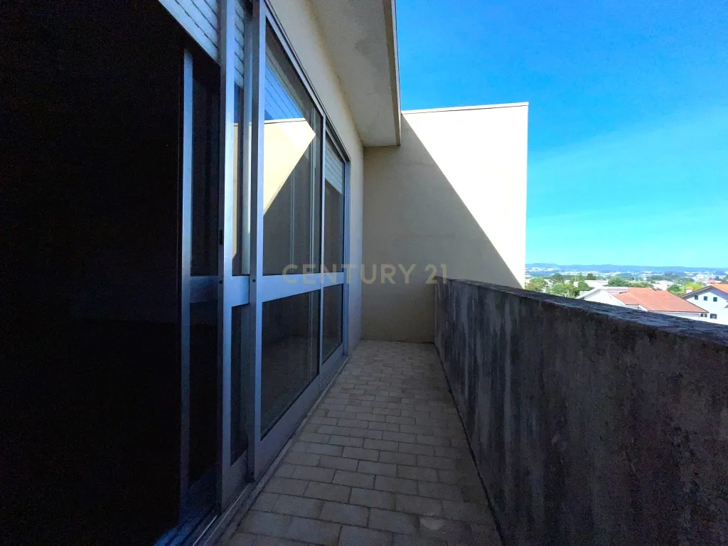 T3 em Vilar de Andorinho - Image 2