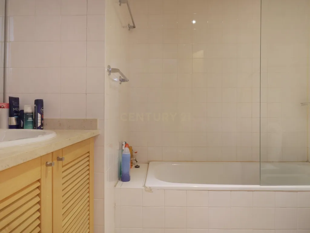 Apartamento T3 Caulinos, 2 Lugares de Garagem e Arrumos - Image 30