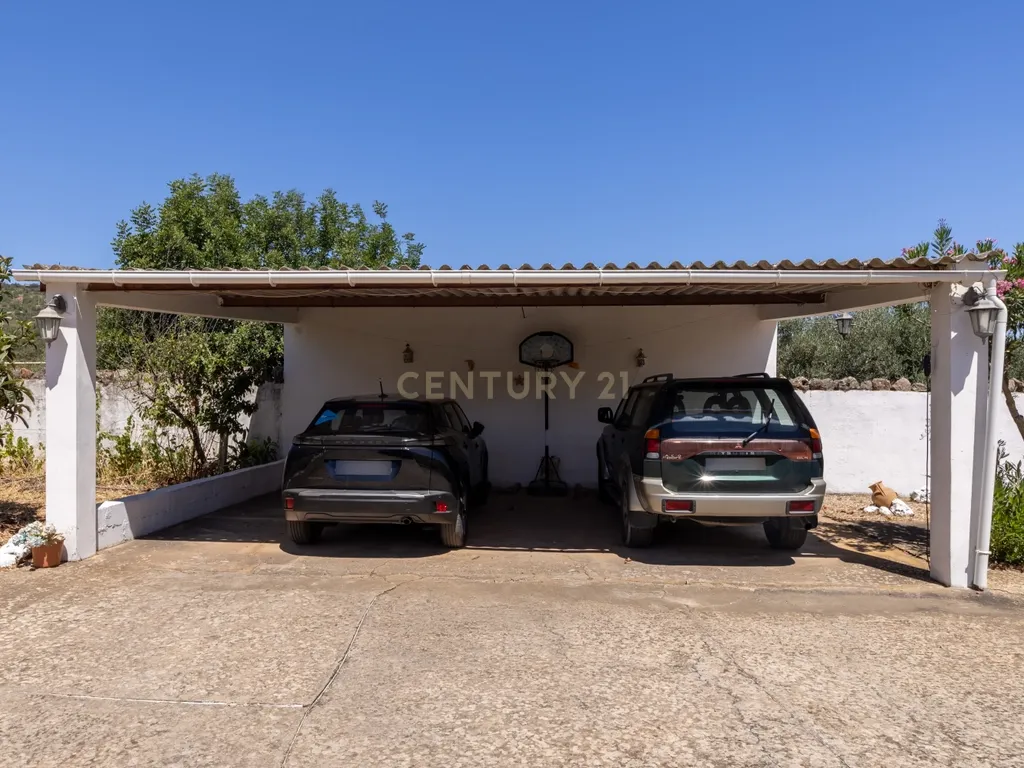 Encantadora Moradia com 7 Divisões em Parragil Loulé com Vista Campestre - Image 27