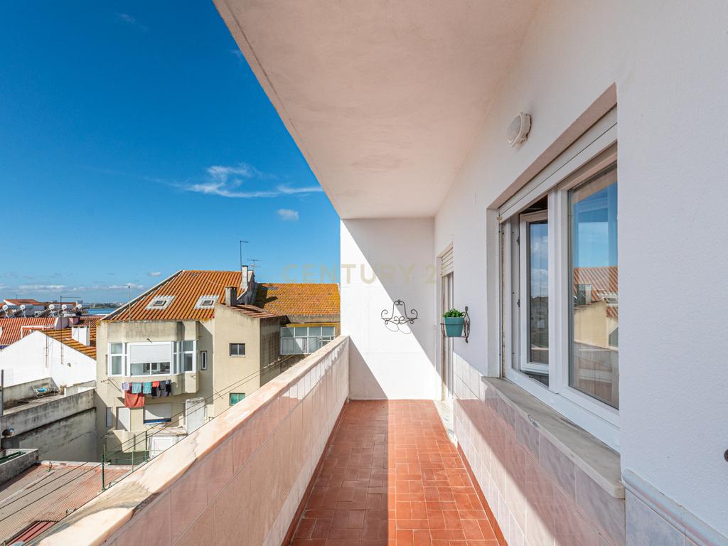 Apartamento T3 com Vista Panorâmica no Montijo - Image 15