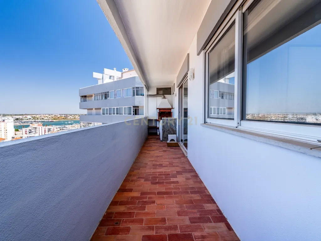 T1 Remodelado com Vista Panorâmica sobre o Rio, Cidade e Serra | Portimão - Image 13