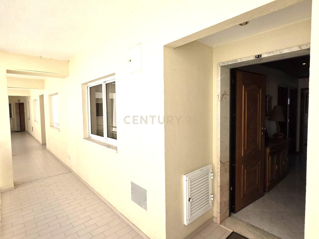  Apartamento T2 em Sesimbra, primeira linha da praia com Terraço Vista Mar - Image 8