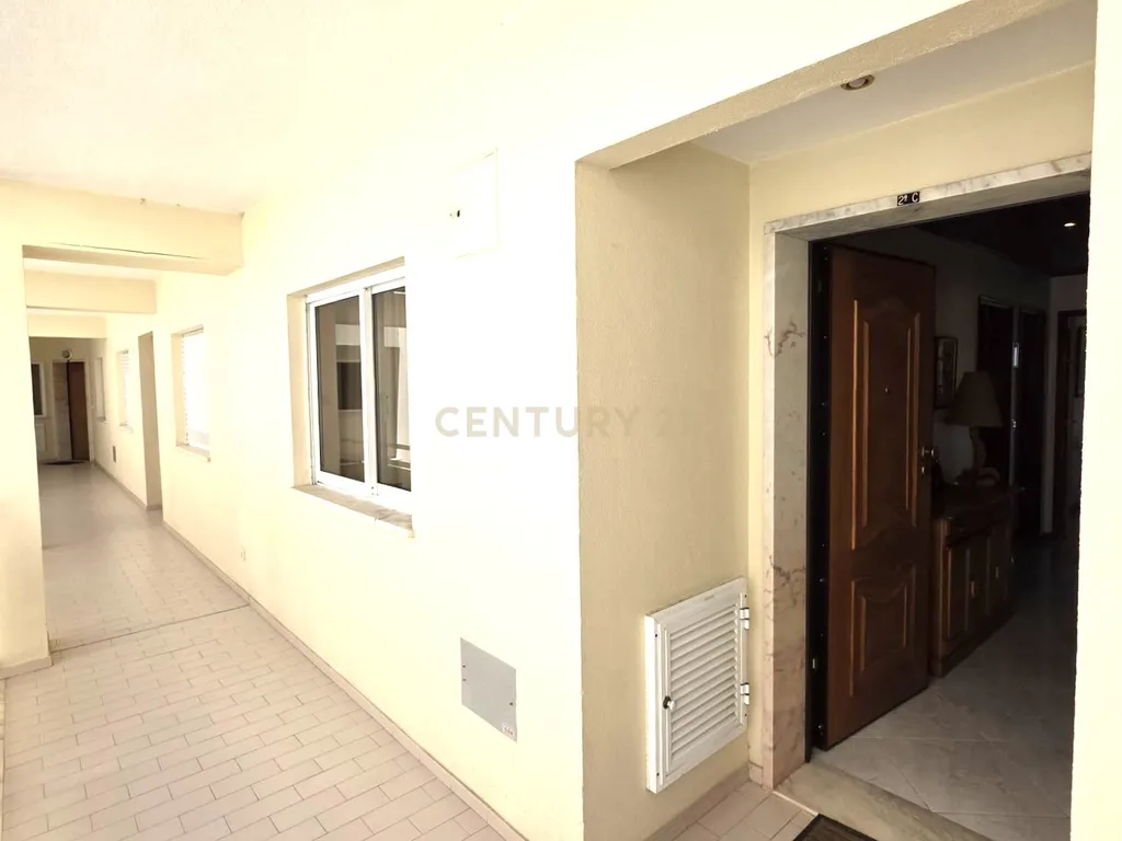 Apartamento T2 em Sesimbra, primeira linha da praia com Terraço Vista Mar - Image 8