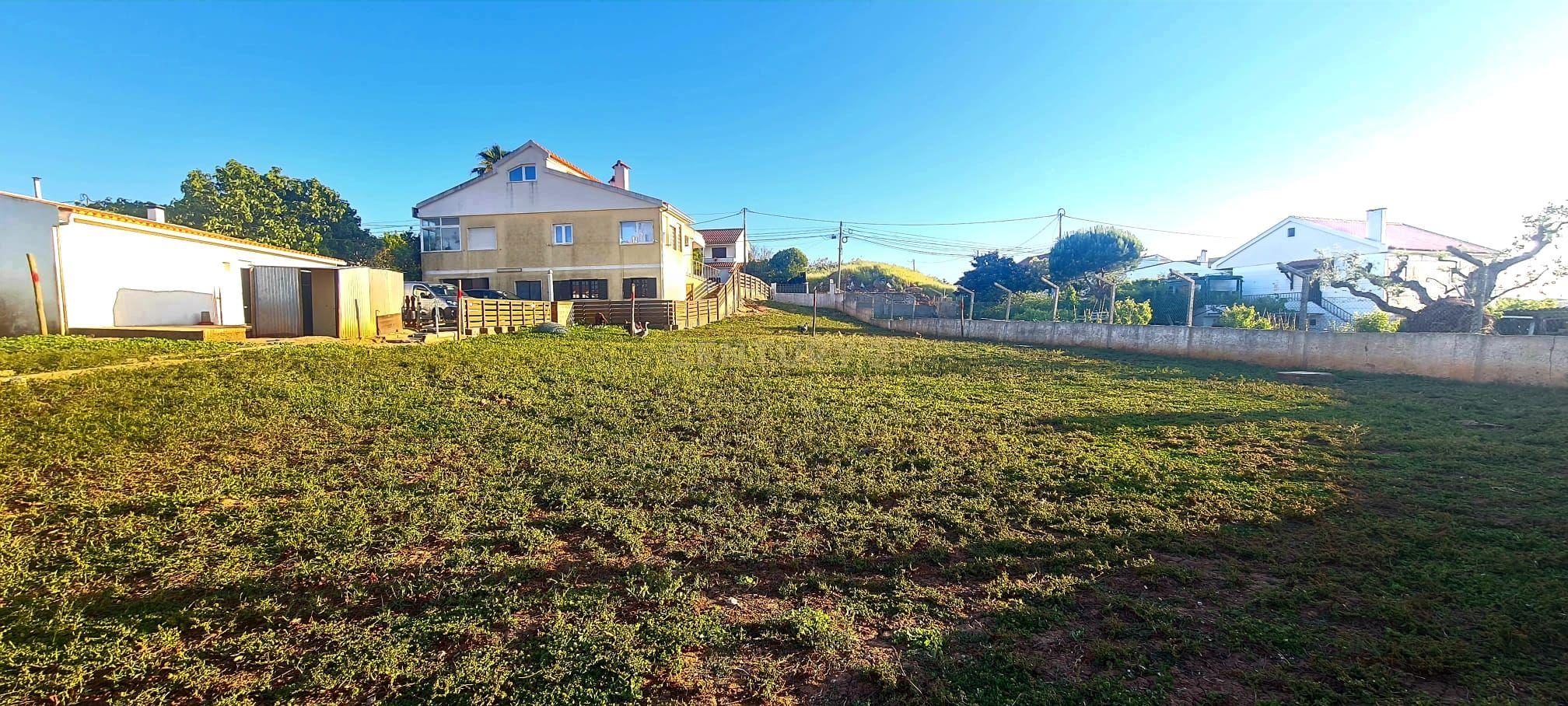 Fotografia 7 de Terreno Urbano com 940 m2 , com capacidade para construção de 2 Moradias