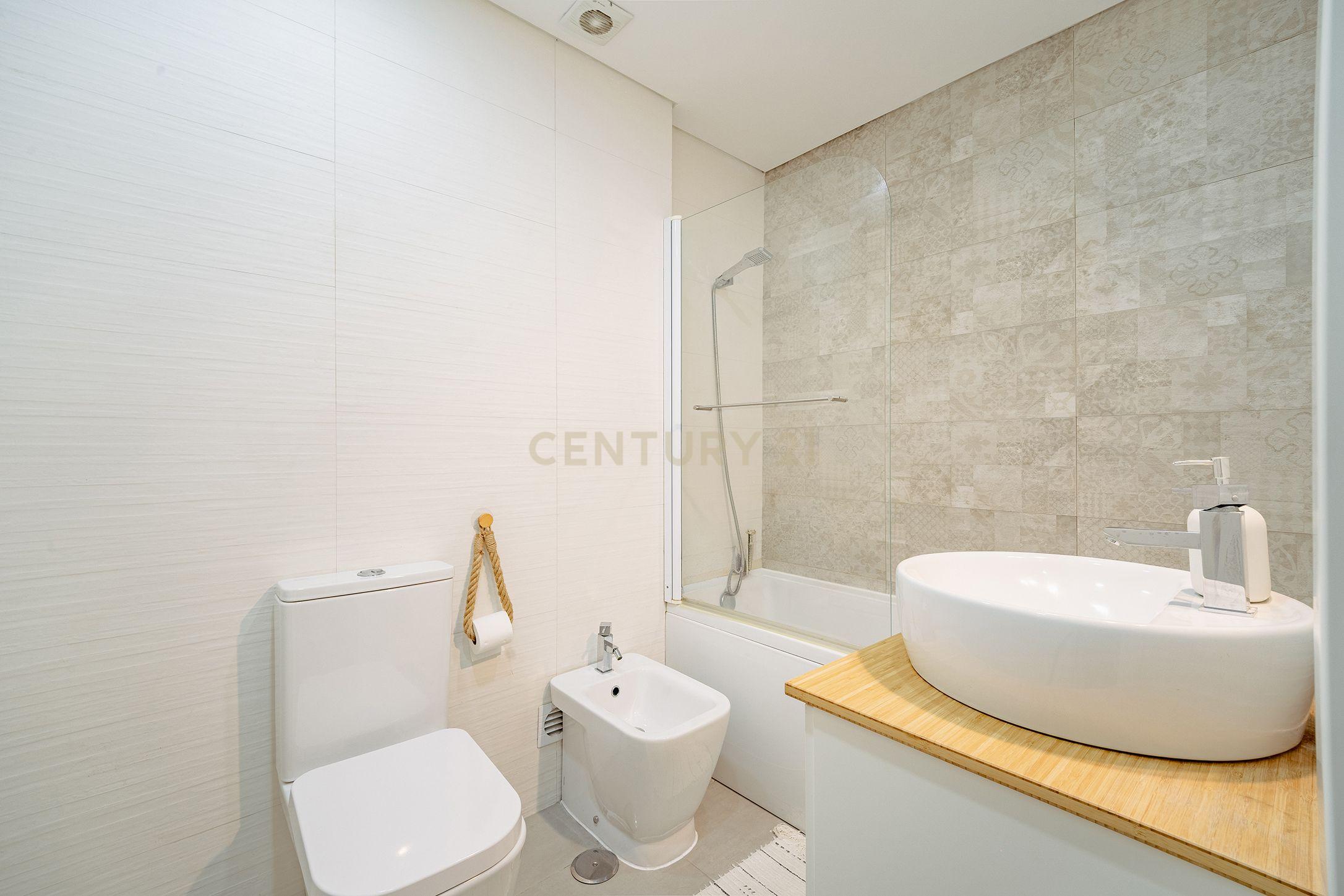 Fotografia 8 de Oportunidade Única no Feijó | T3 Remodelado, 107 m² e Pronto a Habitar