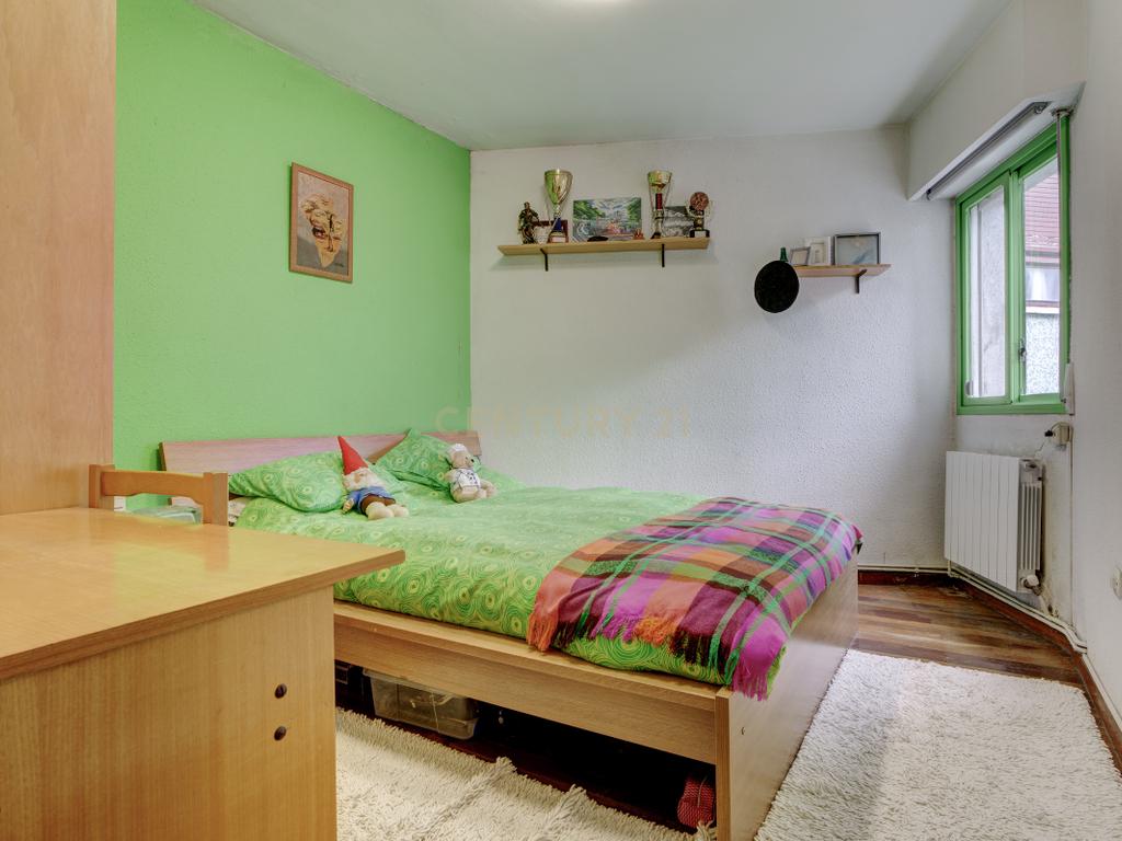  - Image 33