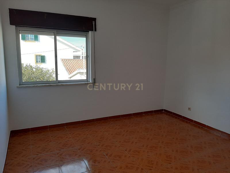 Andar de Moradia T2 com Logradouro e Garagem, na Quinta do Conde - Image 14