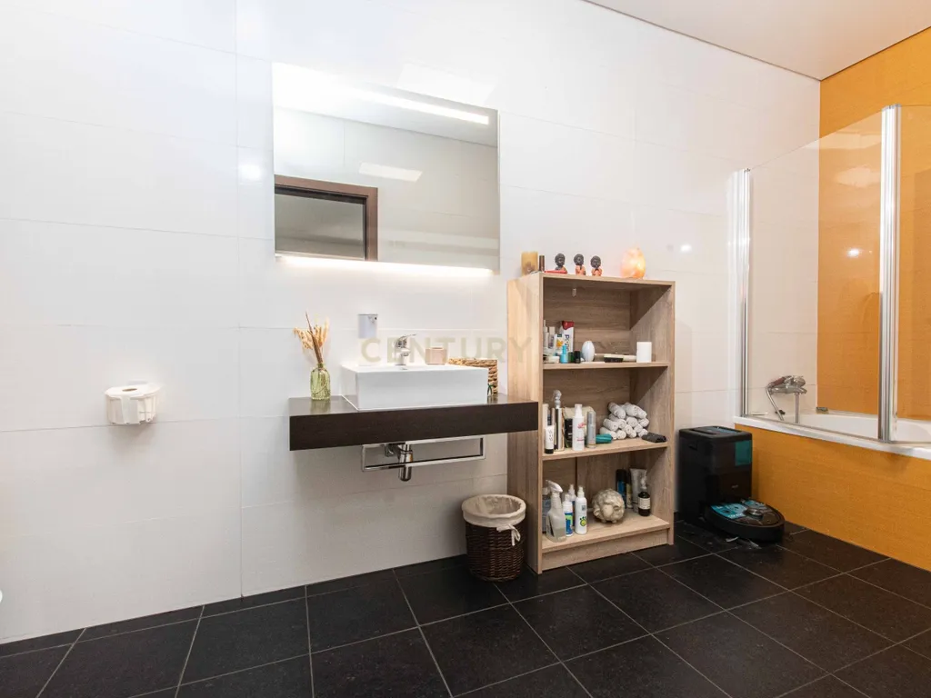 T4 Duplex Premium com Terraço / Arrecadação / 5 Lugares de Estacionamento / Marinha Grande - Image 31