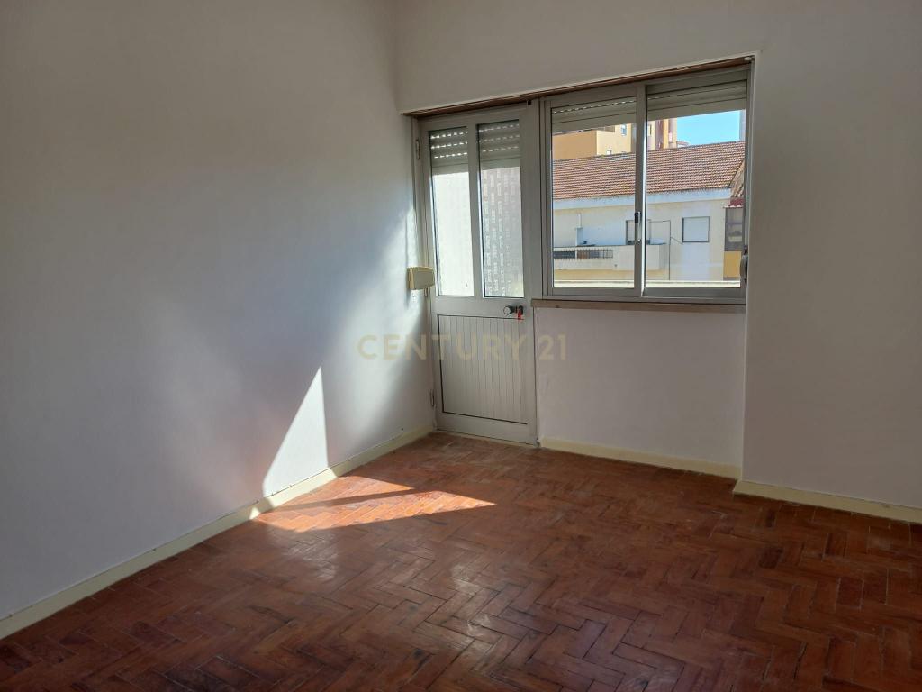 T2 em Alto do Seixalinho, Barreiro - Image 8