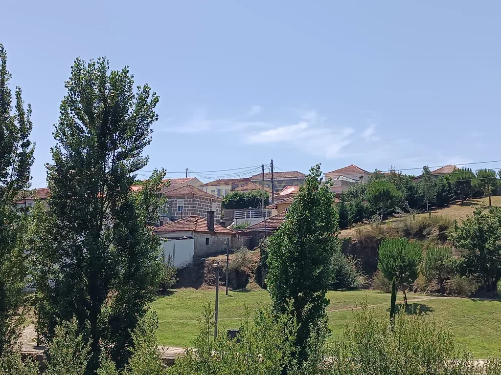 Moradia/ruína térrea em Santo Tirso com vista para o Parque de Geão - Image 20