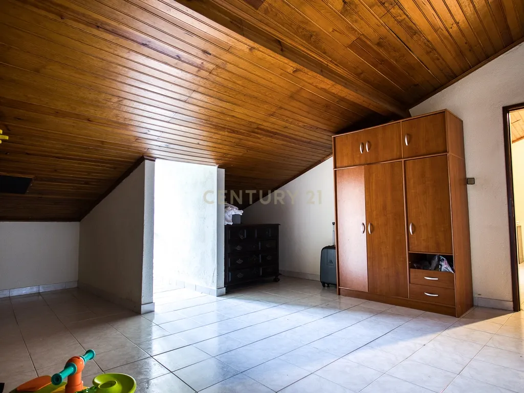 Moradia com elevado potencial de rentabilização em Camarões – Almargem do Bispo - Image 8