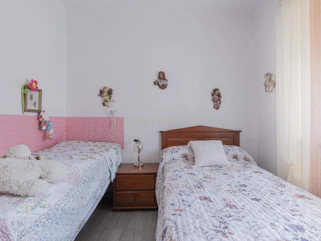 Apartamento T2 parcialmente renovado — Porto Salvo - Image 28