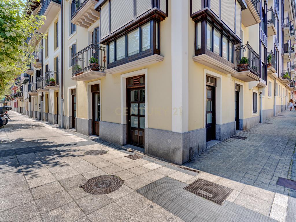 Espaço Comercial em Localização Privilegiada - 90m² em Gipuzkoa - Image 1