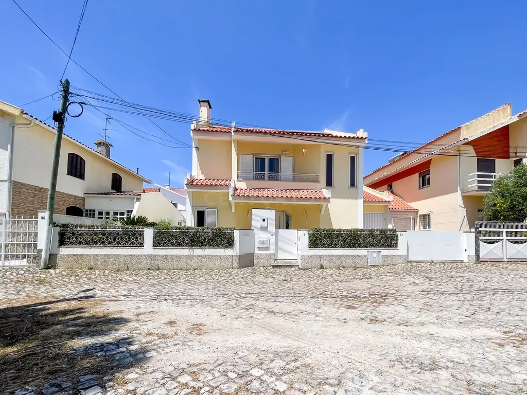 Moradia T5 com Piscina na Marisol - Almada - Image 35
