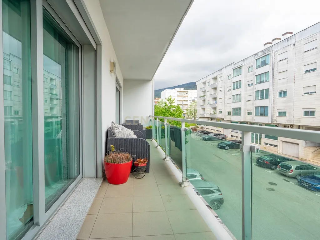 Apartamento T3 - Seminovo - C/ garagem - Image 1