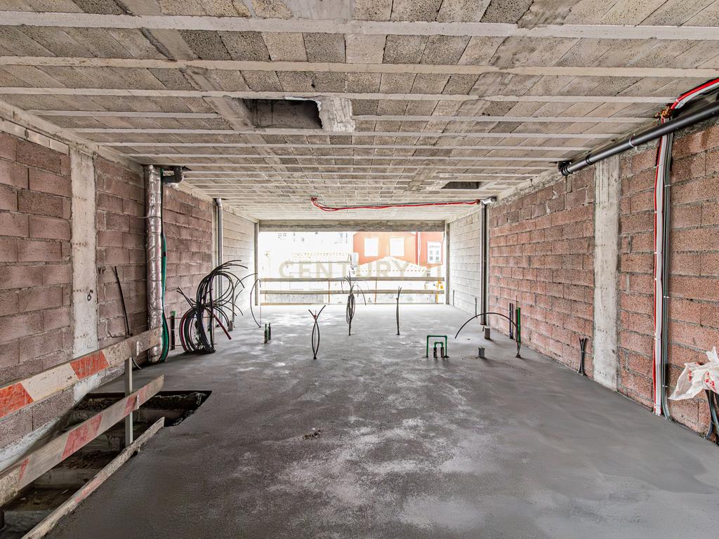 Apartamento T2 novo com varanda no centro histórico de Viana - Image 10
