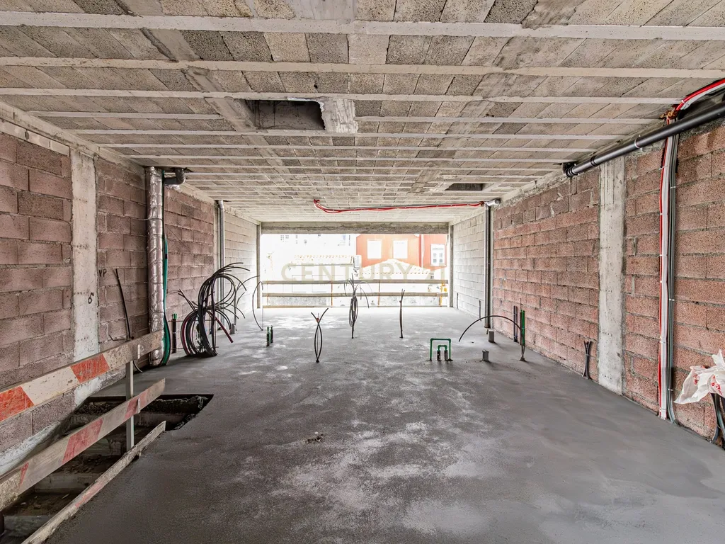 Apartamento T2 novo com varanda no centro histórico de Viana - Image 10