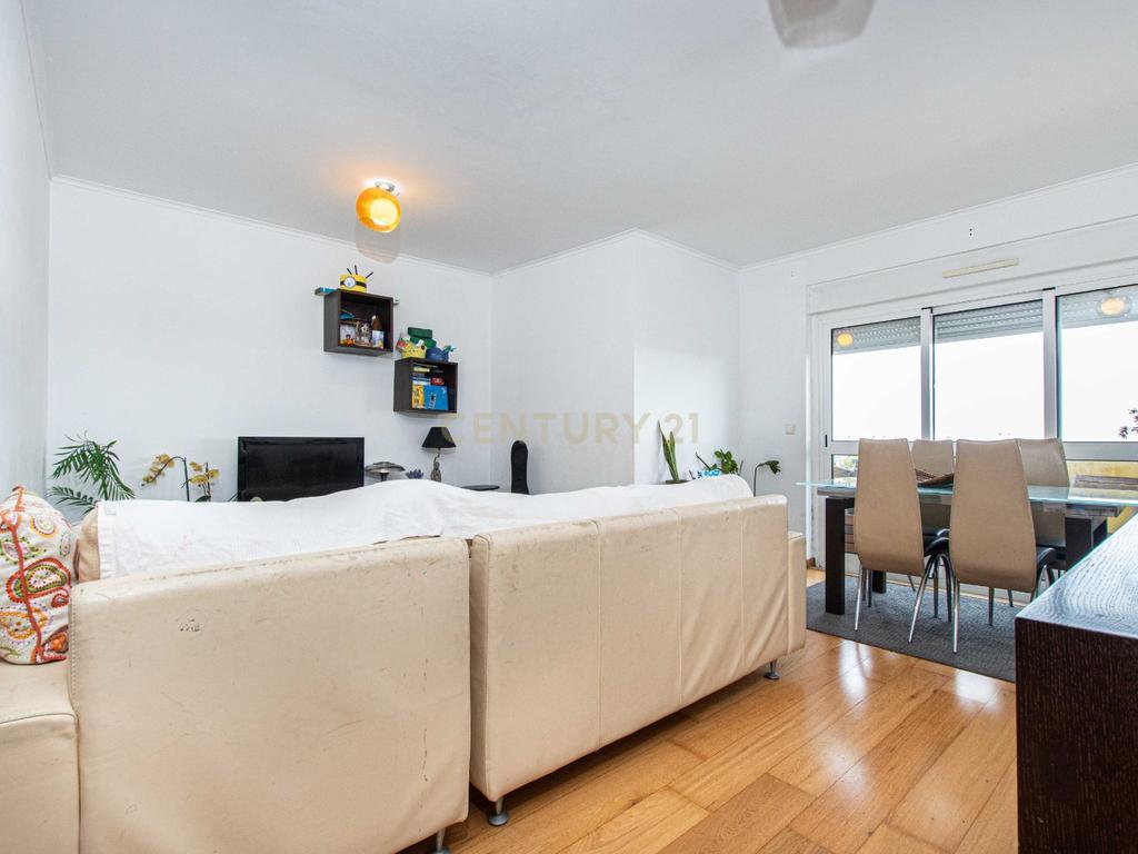 Apartamento T2 com Vista Panorâmica em Lisboa e um lugar de estacionamento na Rua Carlos Botelho - Lisboa  - Image 2