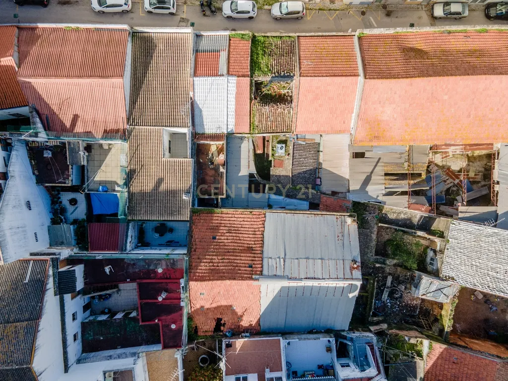 OPORTUNIDADE DE INVESTIMENTO - Edifício térreo 323m2 para recuperação no Centro Portimão - Image 16